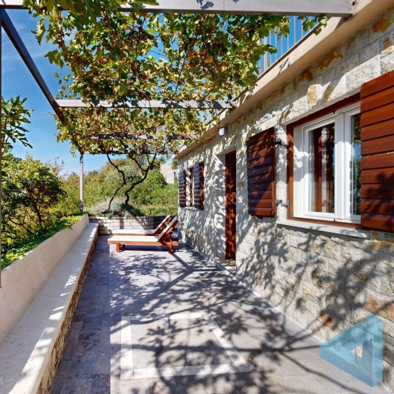Old_stone_villa_Vrba_Sveti_Stefan3